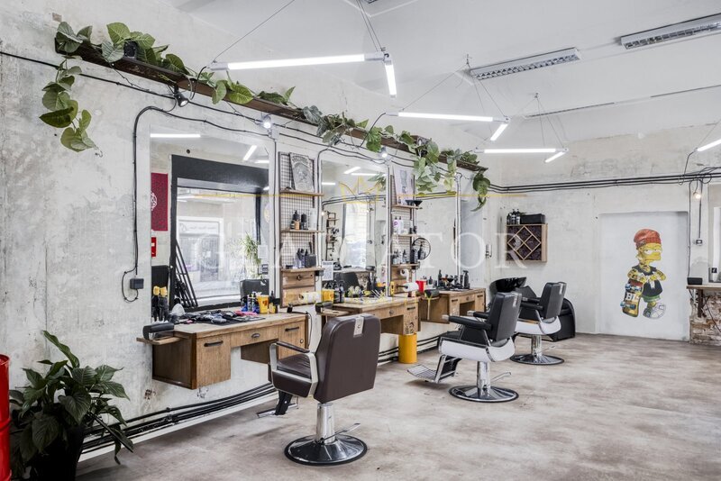 Přenechání zavedeného barber shopu