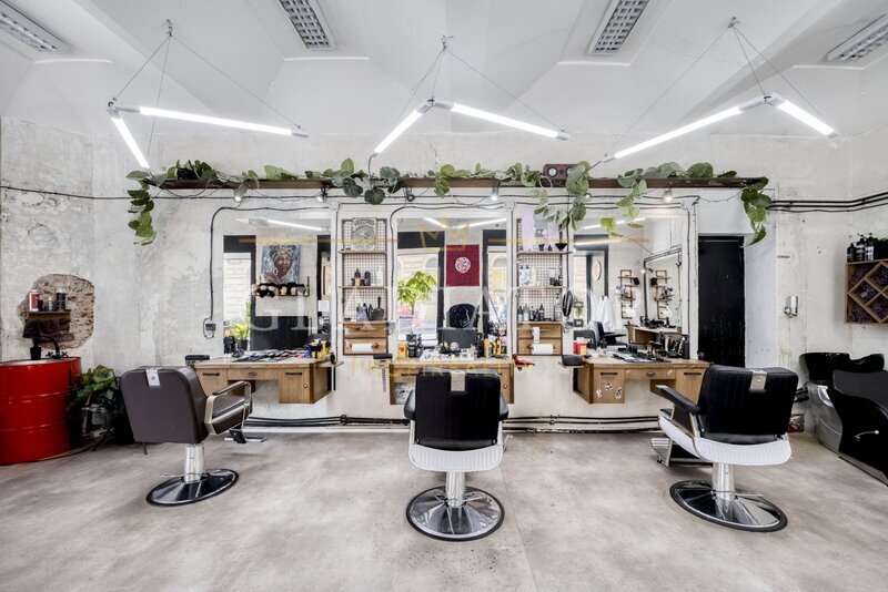 Přenechání zavedeného barber shopu